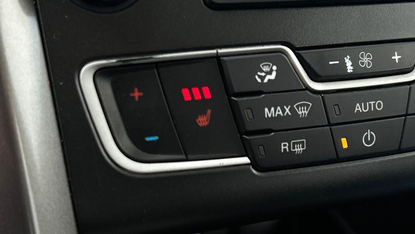 Used 2020 Ford Fusion SE AWD/4WD image 37
