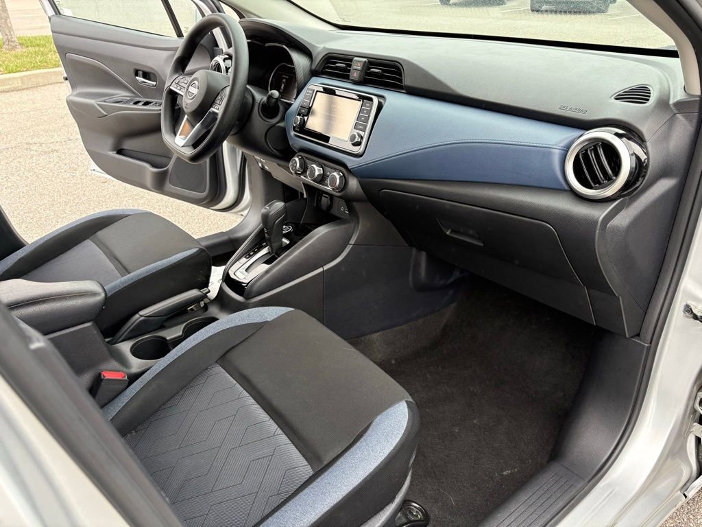 Used 2025 Nissan Versa SV image 13