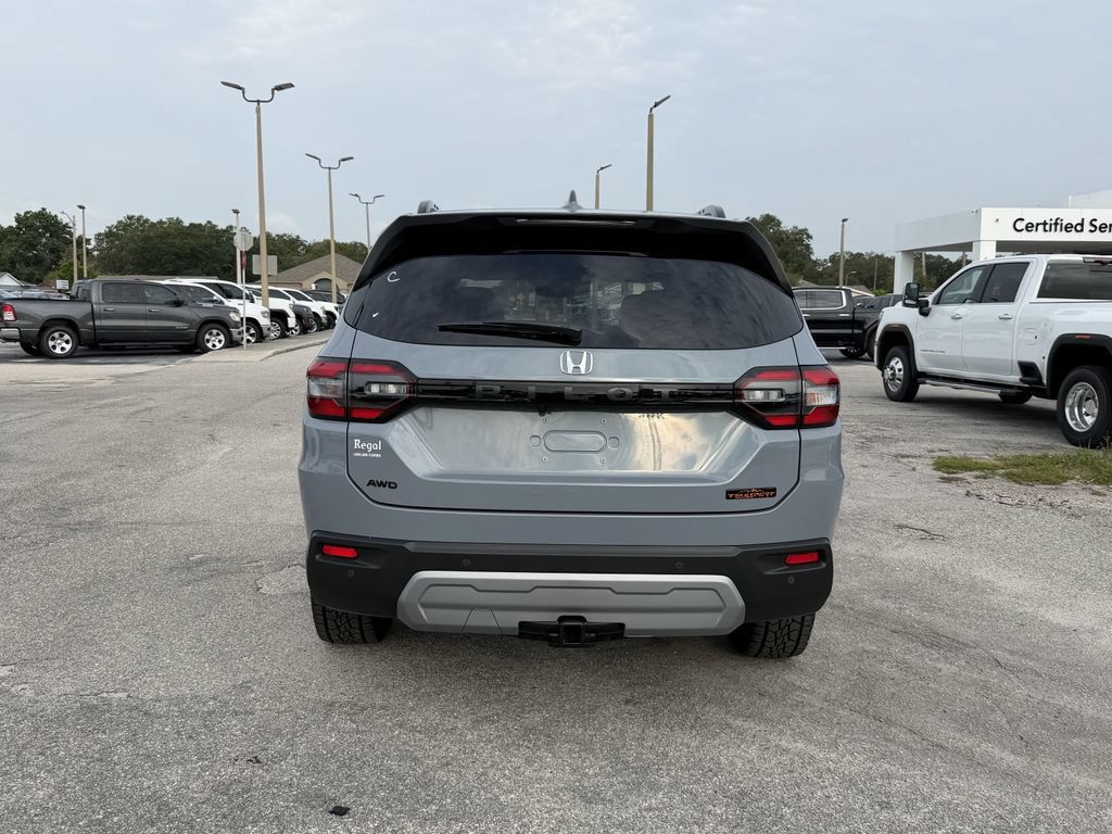 Used 2025 Honda Pilot TrailSport image 6
