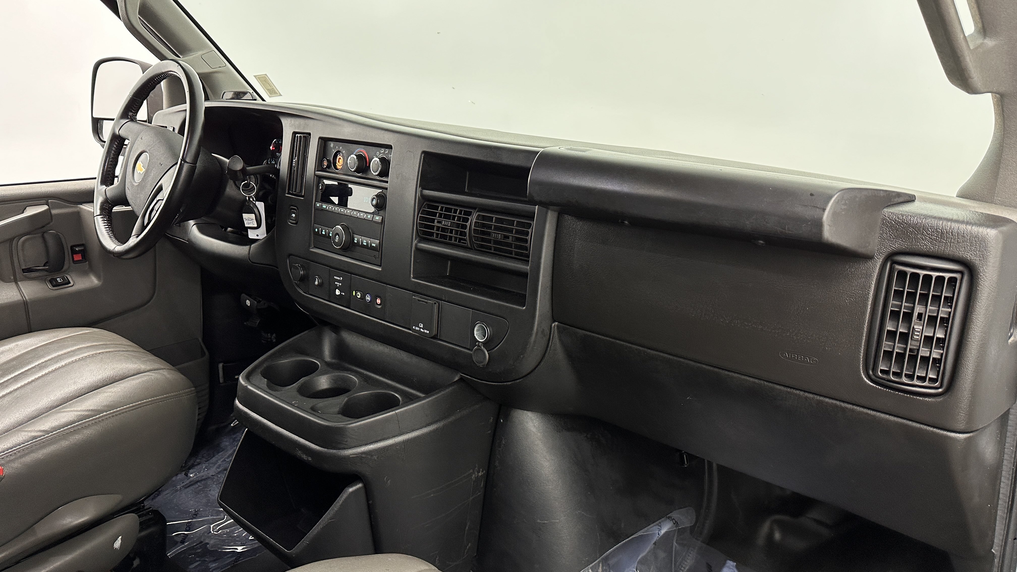 Used 2022 Chevrolet Express 2500 w/ Driver Convenience Package RWD image 28