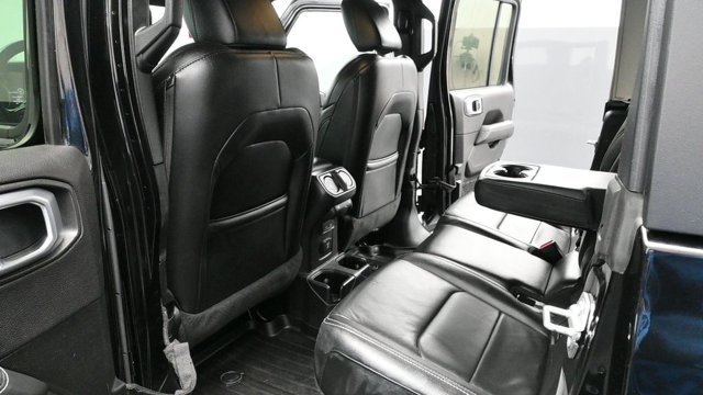 Used 2020 Jeep Gladiator Overland AWD/4WD image 18