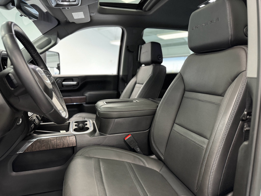 Used 2021 GMC Sierra 3500 Denali w/ Denali Ultimate Package image 15