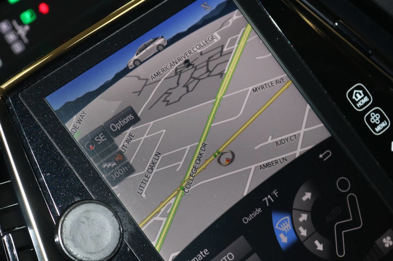 Used 2017 Toyota Prius Prime Advanced image 42