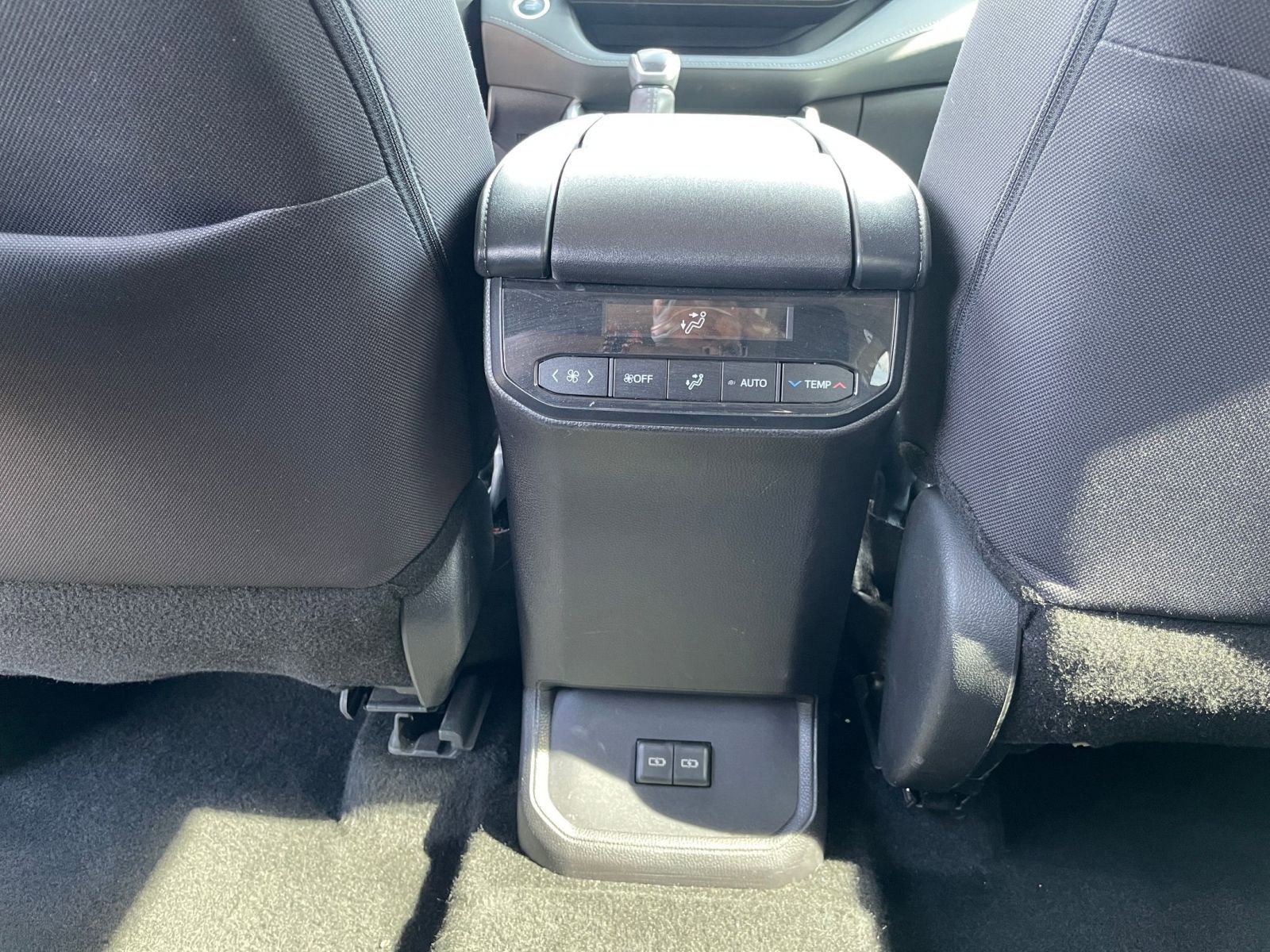 Used 2025 Toyota Highlander LE image 24