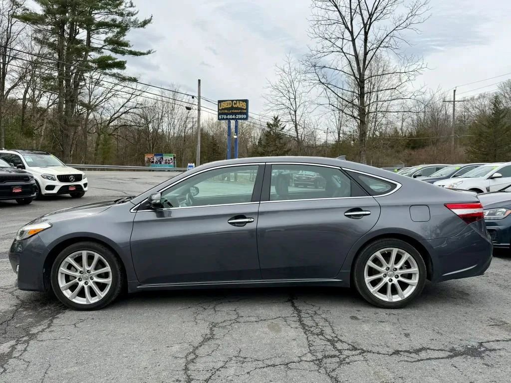 Used 2014 Toyota Avalon Limited w/ Technology Package FWD image 5