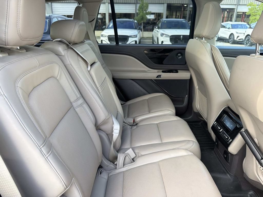 Used 2021 Lincoln Aviator Reserve w/ Class IV Trailer Tow Package RWD image 10