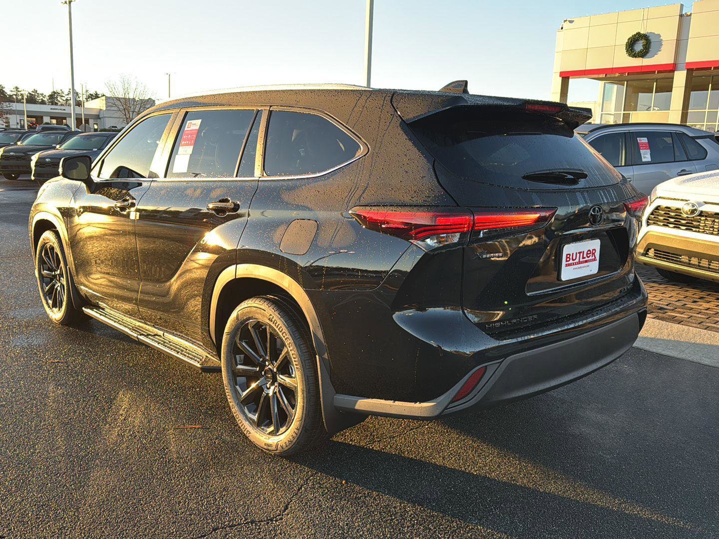 New 2026 Toyota Highlander XLE image 3