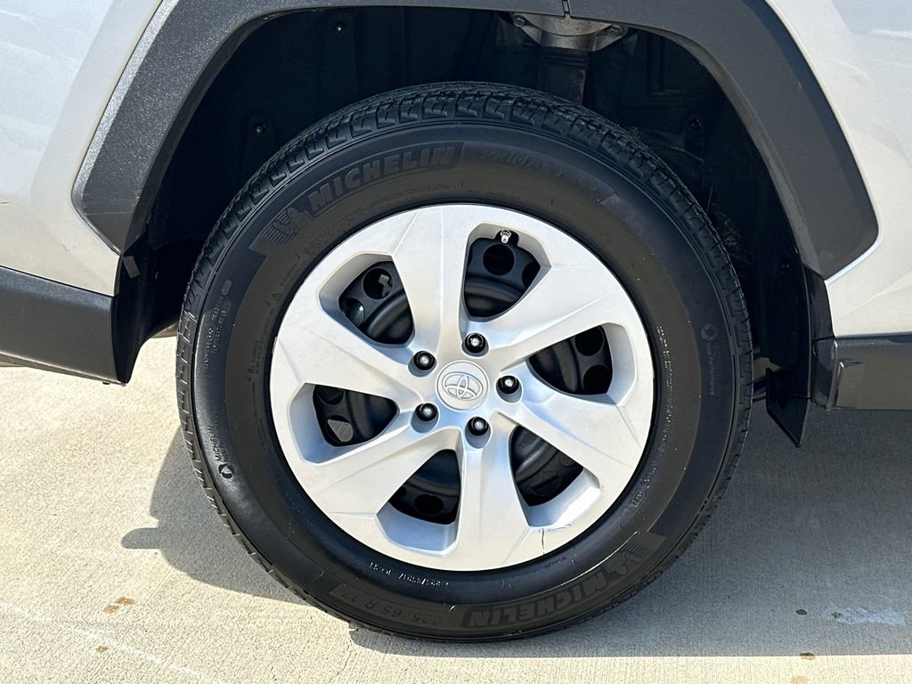 Used 2024 Toyota RAV4 LE image 7