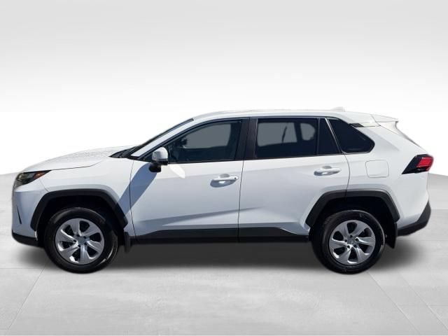 Used 2025 Toyota RAV4 LE AWD/4WD image 4