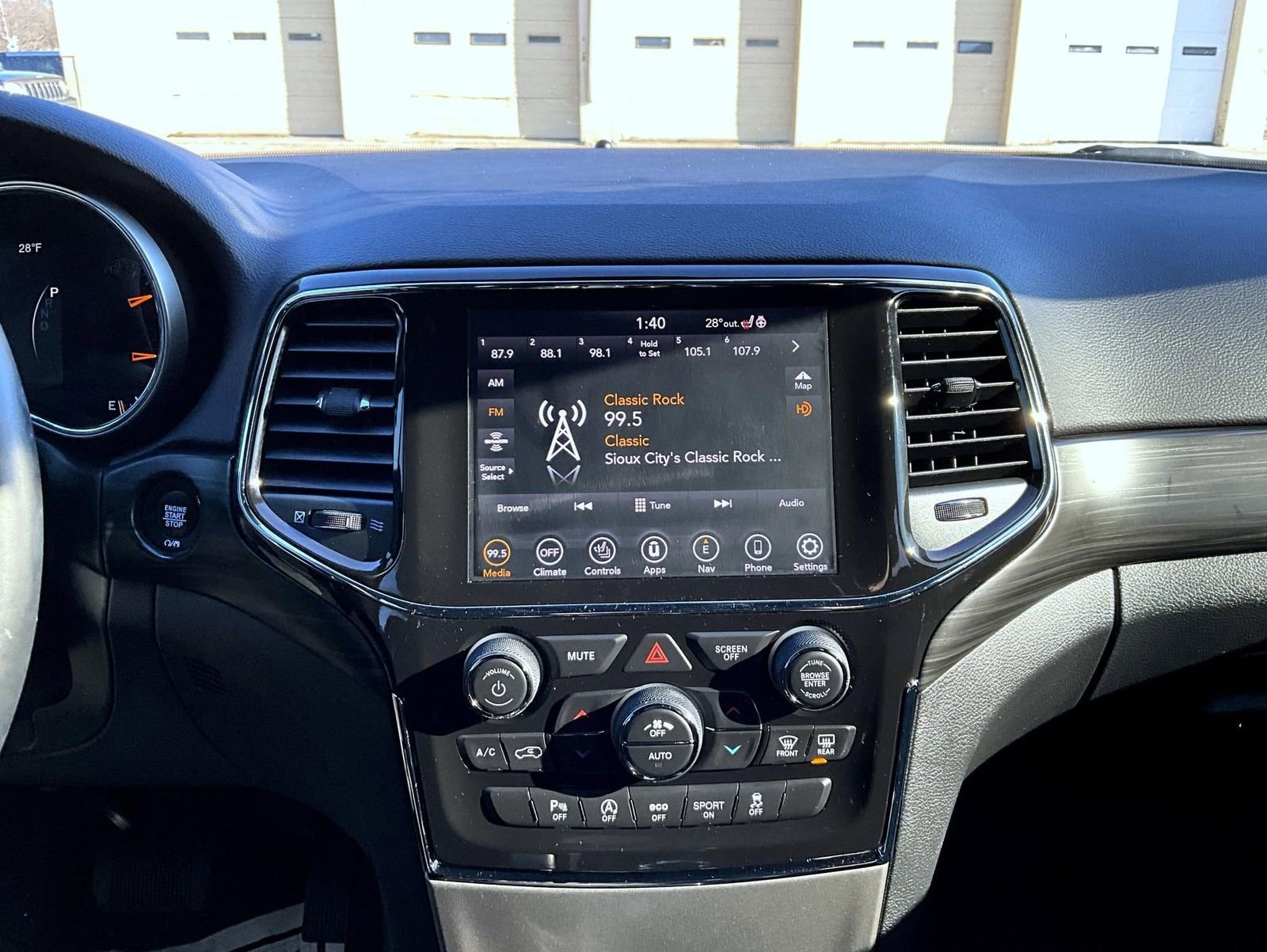 Certified 2021 Jeep Grand Cherokee Laredo X image 14