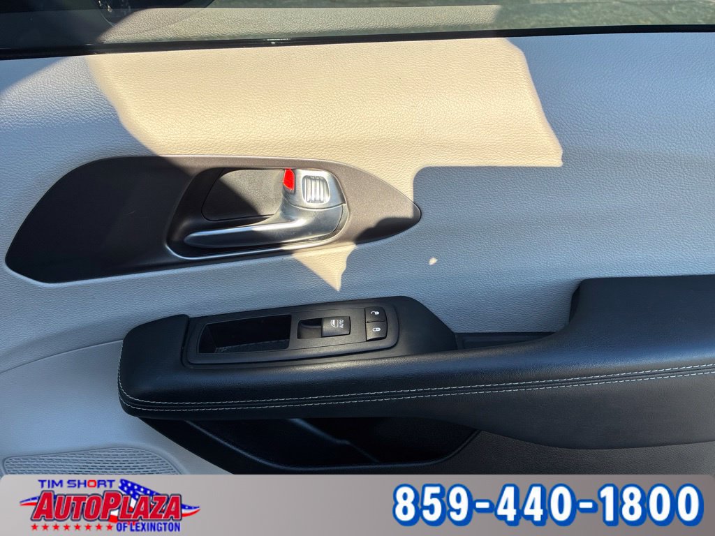 Used 2022 Chrysler Pacifica Touring-L FWD image 23