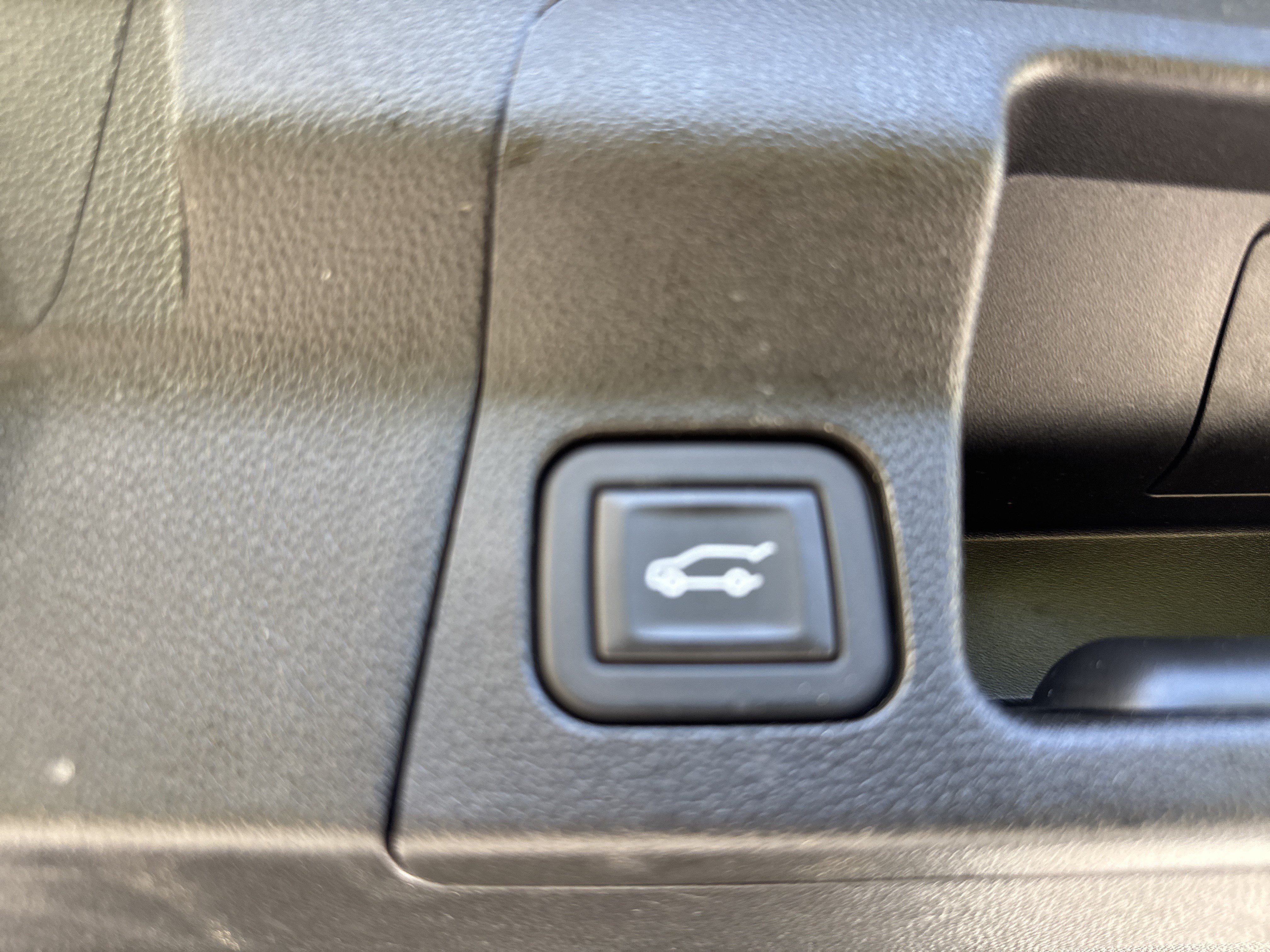 Used 2023 GMC Acadia SLE w/ Driver Convenience Package FWD image 34