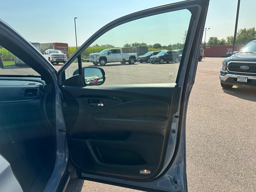 Used 2022 Honda Pilot Black Edition image 32
