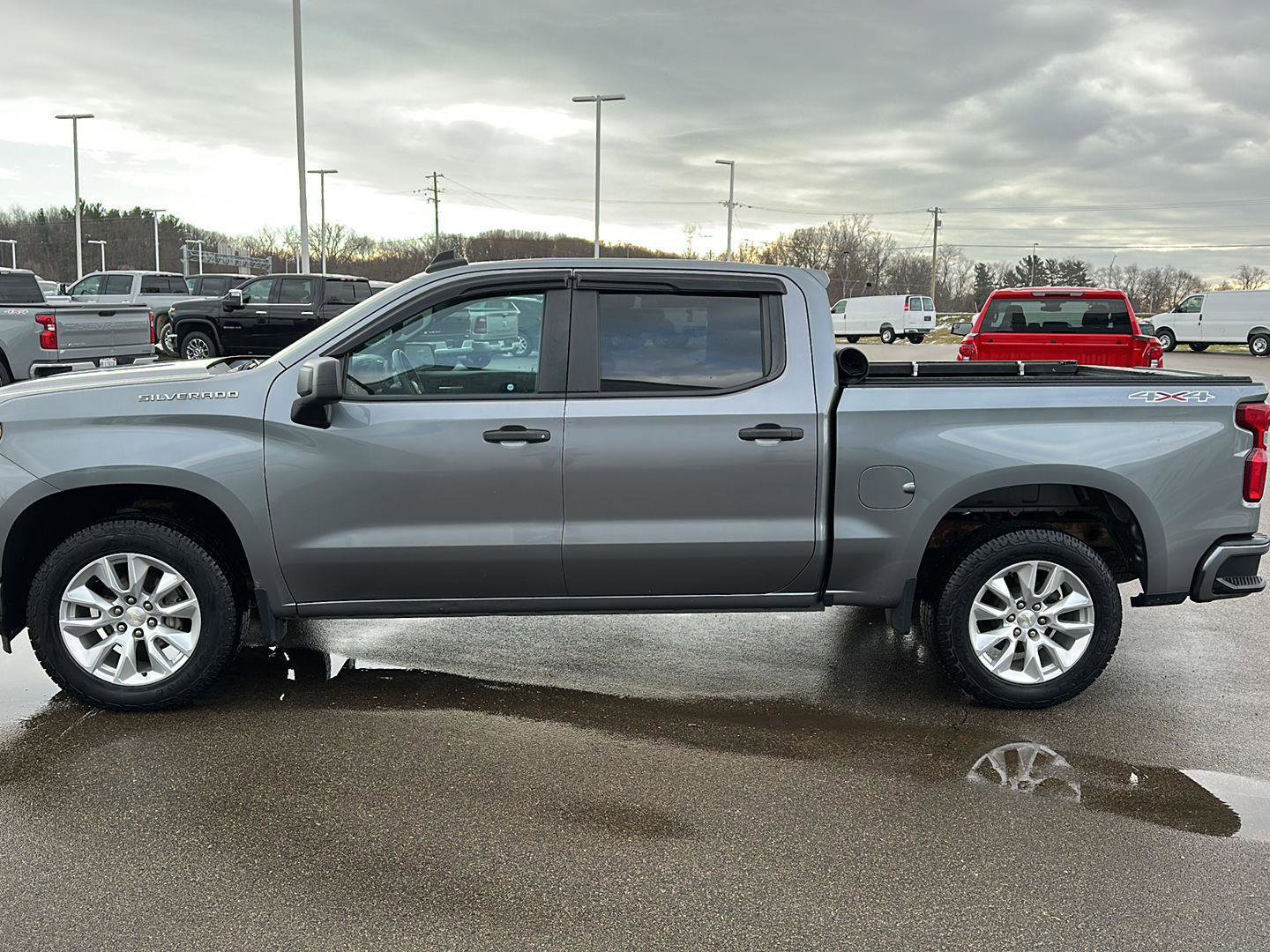 Used 2020 Chevrolet Silverado 1500 Custom w/ Custom Value Package image 2