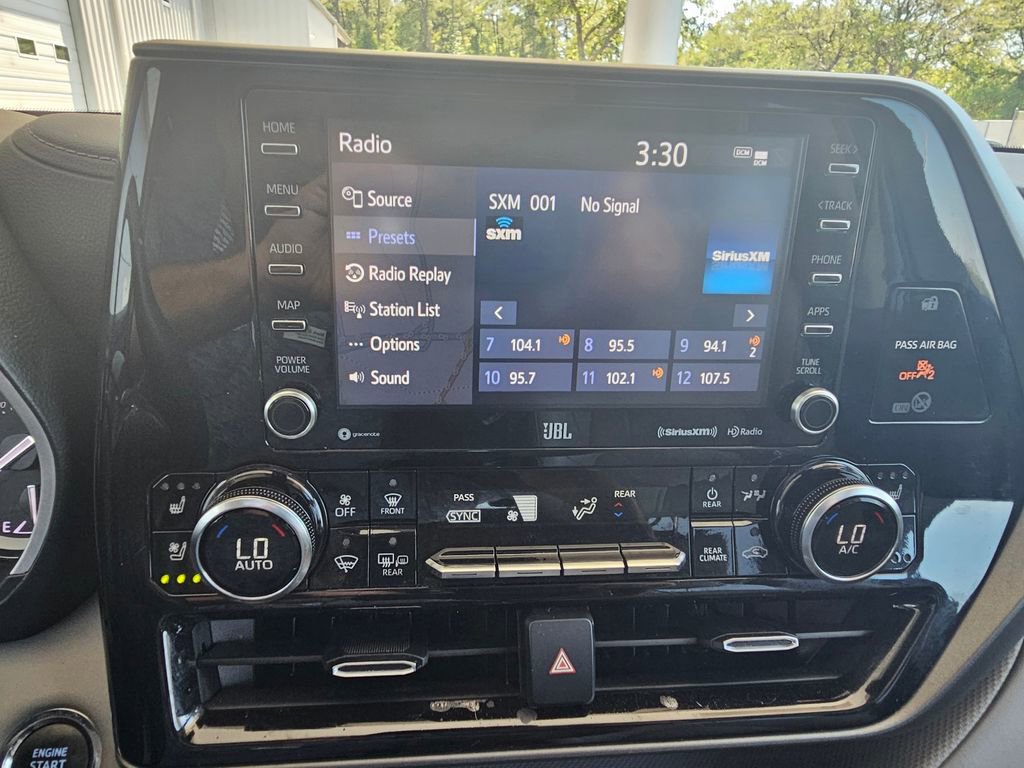 Used 2022 Toyota Highlander Limited FWD image 26