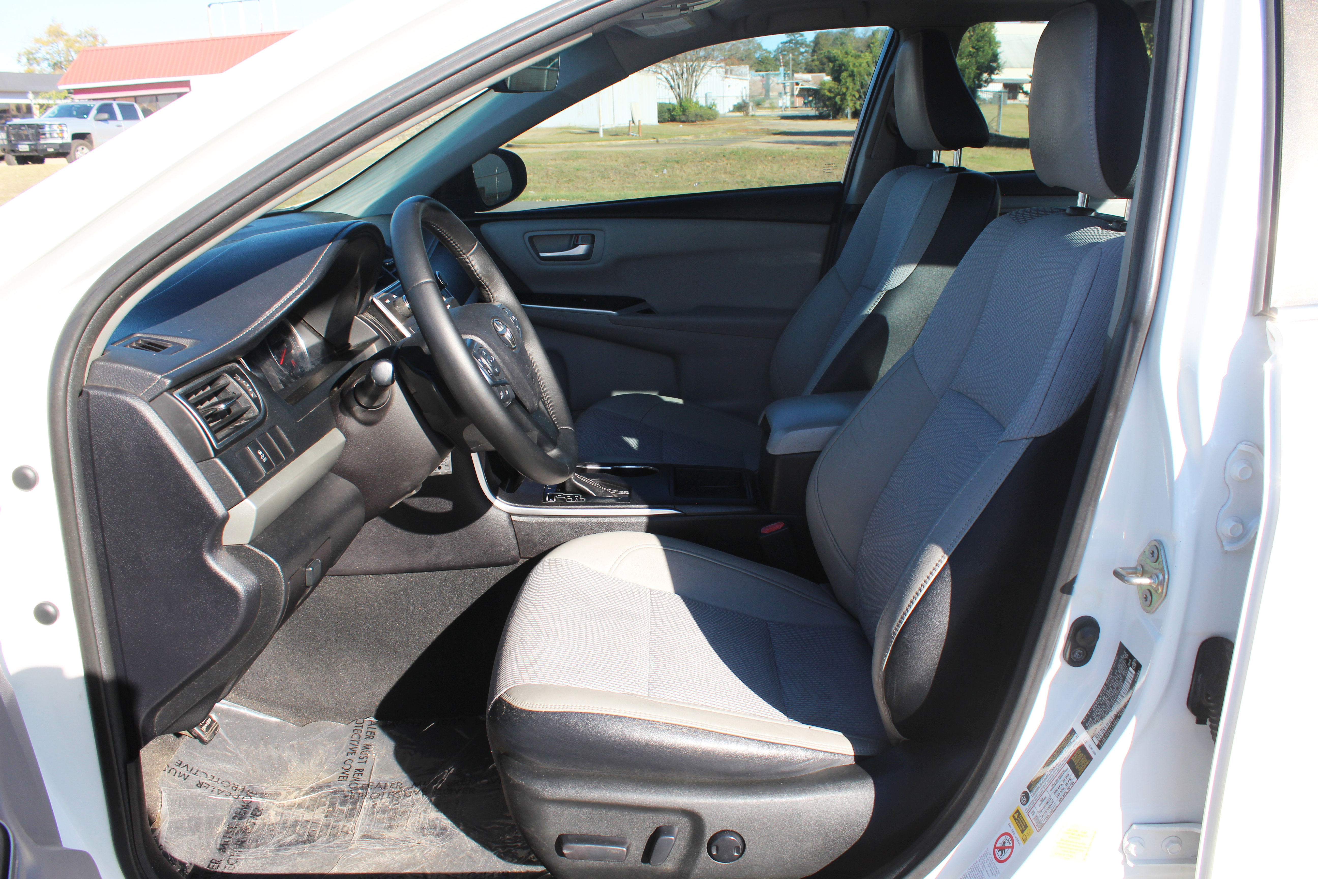 Used 2017 Toyota Camry SE w/ Moonroof Package image 26