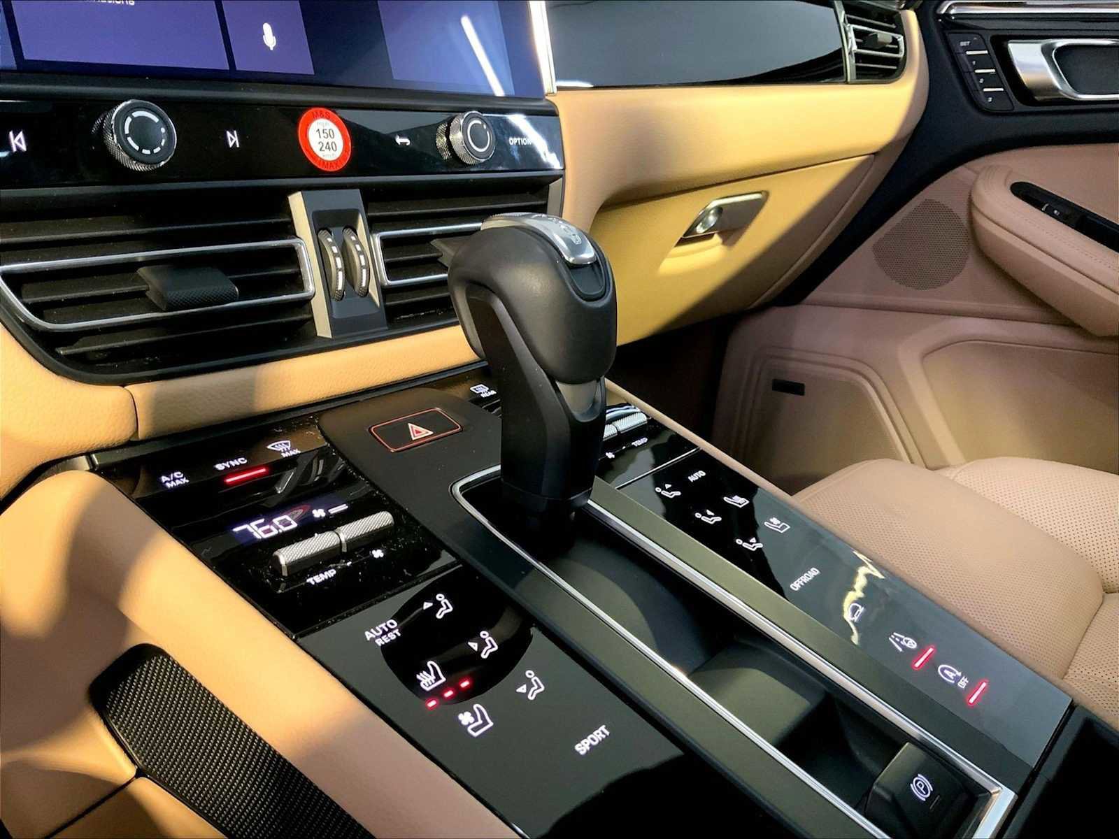 Certified 2025 Porsche Macan image 17