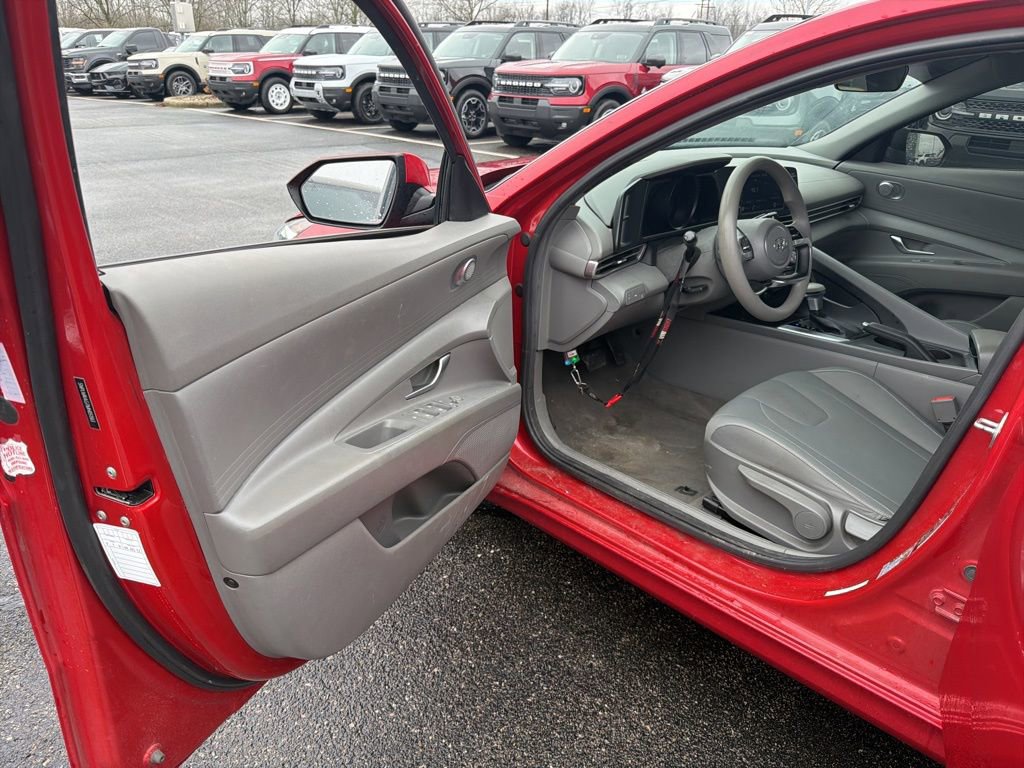 Used 2021 Hyundai Elantra SEL image 6