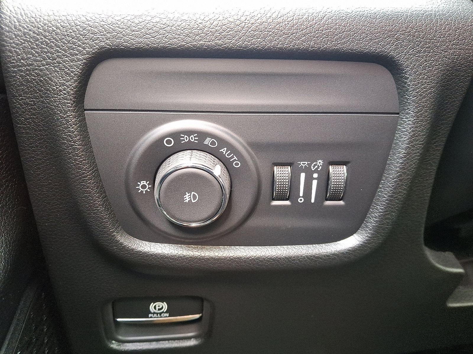 Used 2025 Jeep Grand Cherokee Limited w/ Trailer Tow Package image 26