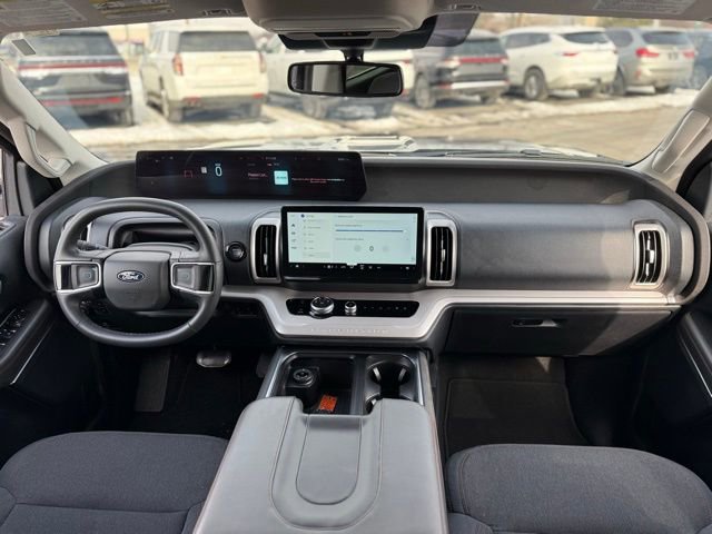 Used 2025 Ford Expedition Active image 2