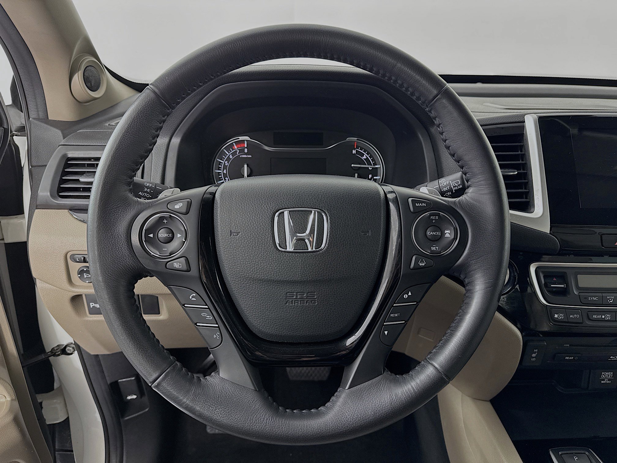 Certified 2018 Honda Pilot Touring image 11