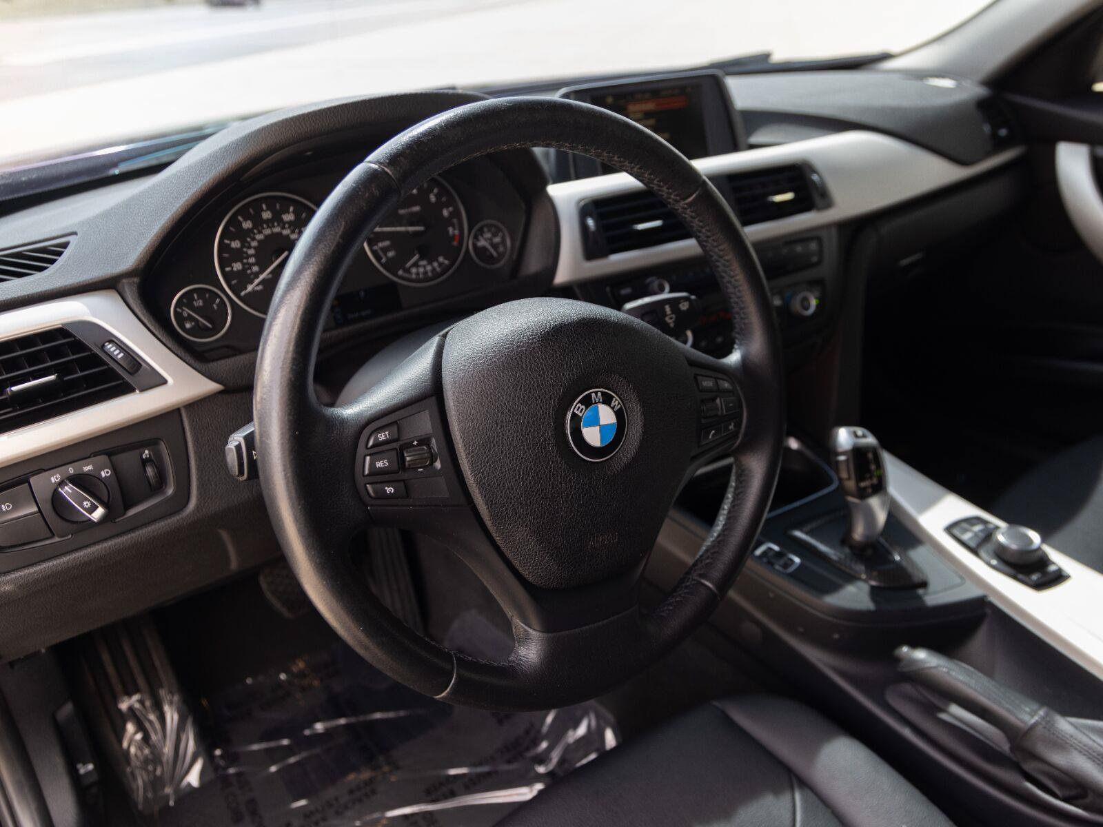 Used 2015 BMW 320i xDrive Sedan AWD/4WD image 21