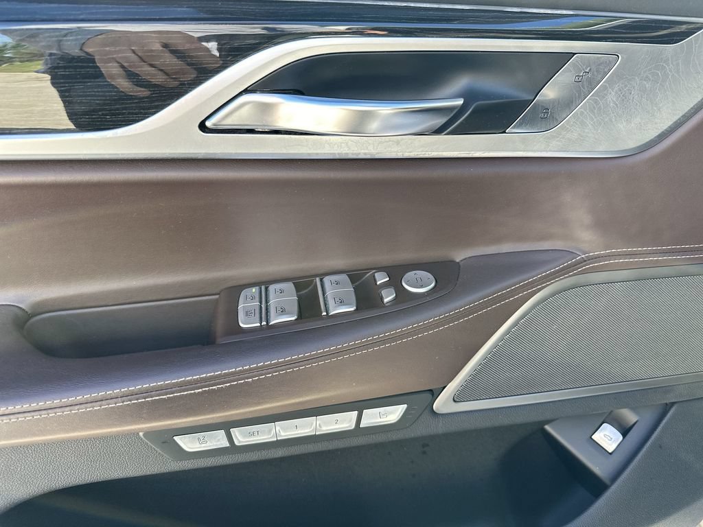 Used 2016 BMW 750i xDrive AWD/4WD image 34