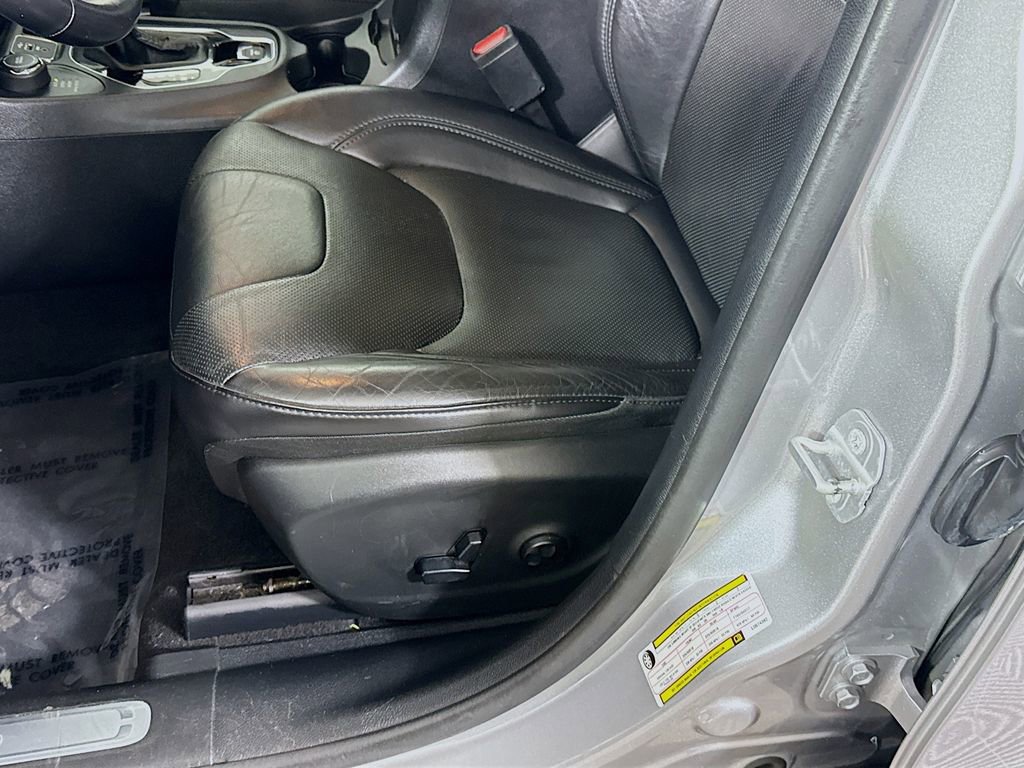 Used 2020 Jeep Cherokee Limited AWD/4WD image 24