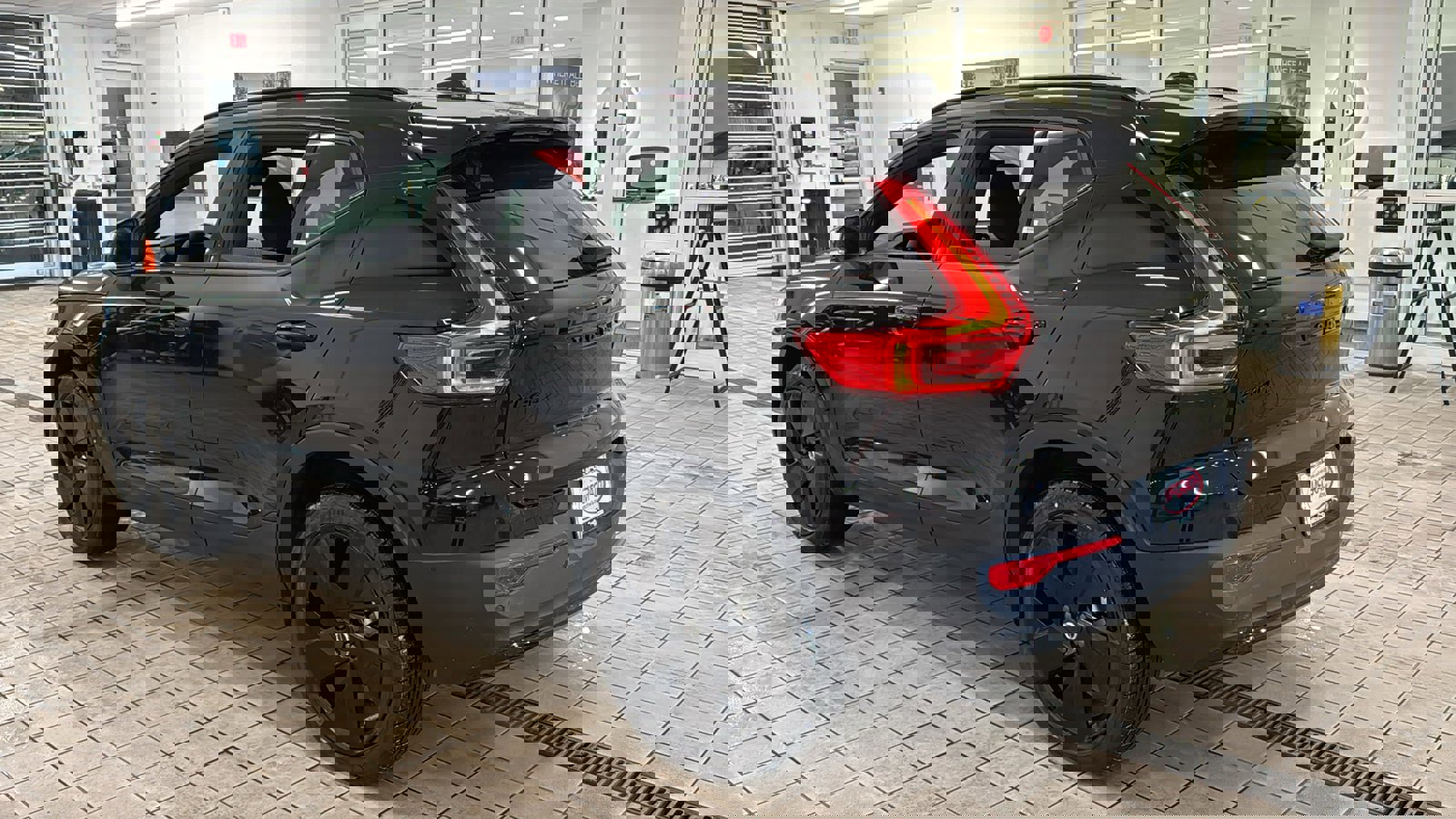 Used 2026 Volvo XC40 B5 Ultra w/ Protection Package Premier image 7