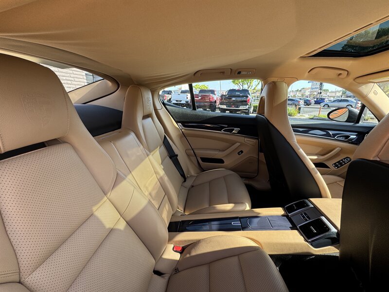 Used 2013 Porsche Panamera image 48
