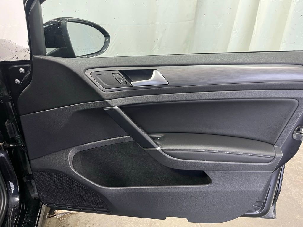 Used 2019 Volkswagen Golf SE w/ Driver Assistance Package image 11