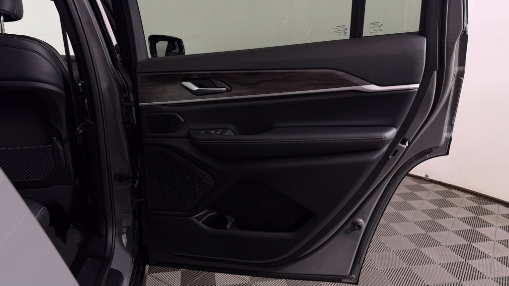 New 2027 Jeep Grand Cherokee L Limited AWD/4WD image 31
