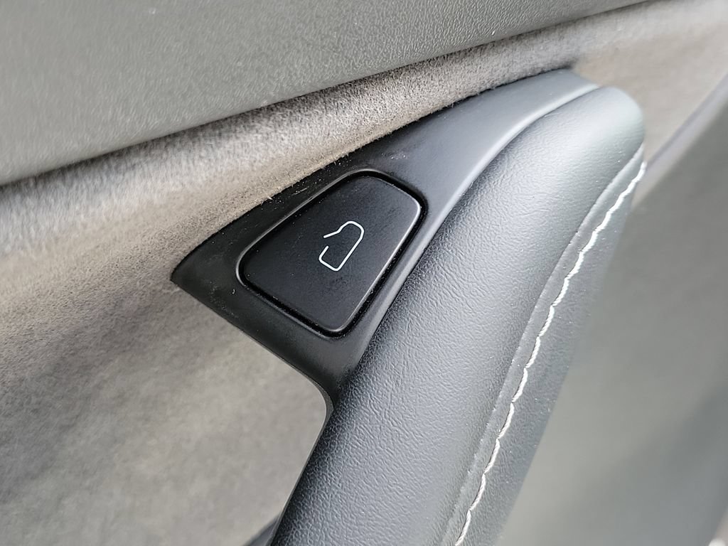 Used 2022 Tesla Model Y Performance AWD/4WD image 27