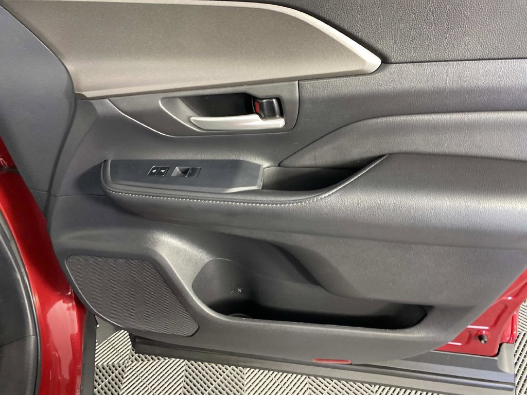 Used 2025 Toyota Grand Highlander FWD image 23