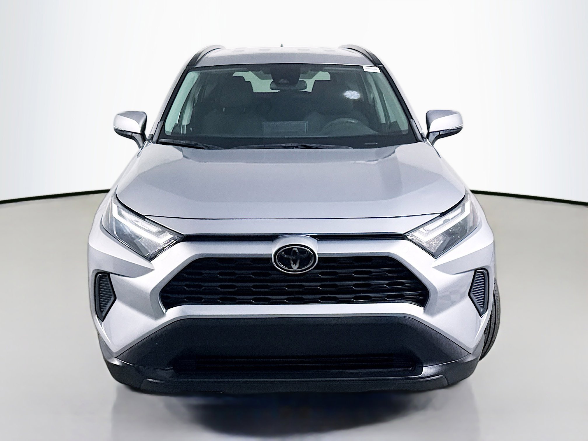 Used 2022 Toyota RAV4 XLE image 2