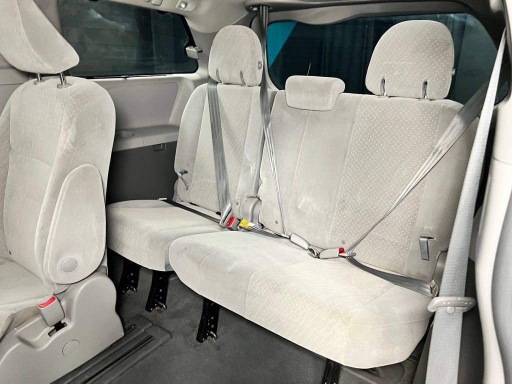 Used 2019 Toyota Sienna LE FWD image 18