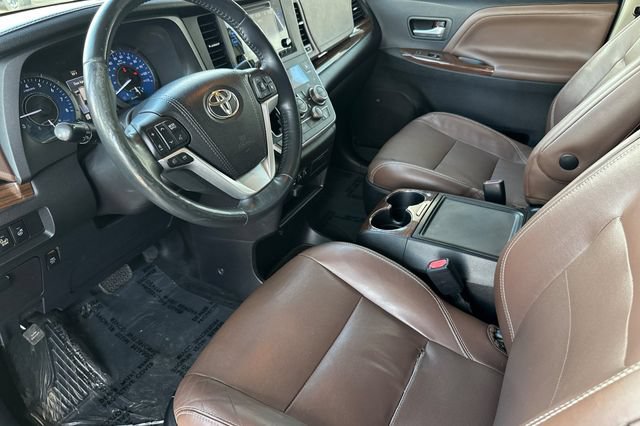 Used 2016 Toyota Sienna Limited FWD image 9