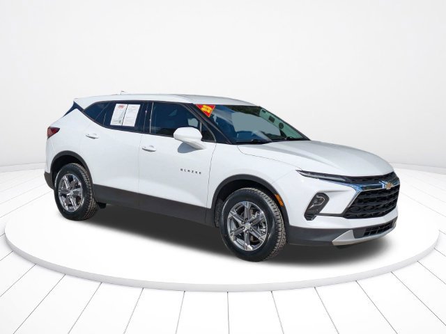 Used 2023 Chevrolet Blazer LT FWD image 2