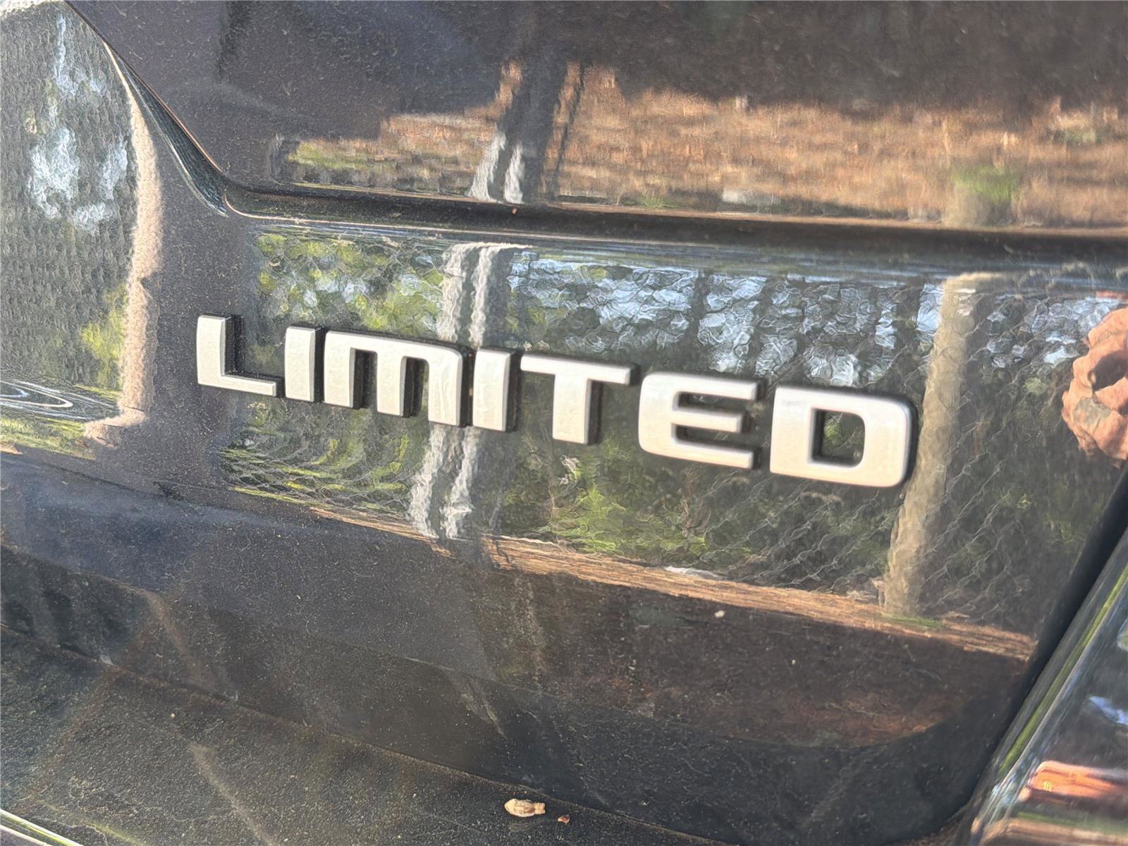 Used 2025 Jeep Grand Cherokee Limited RWD image 6