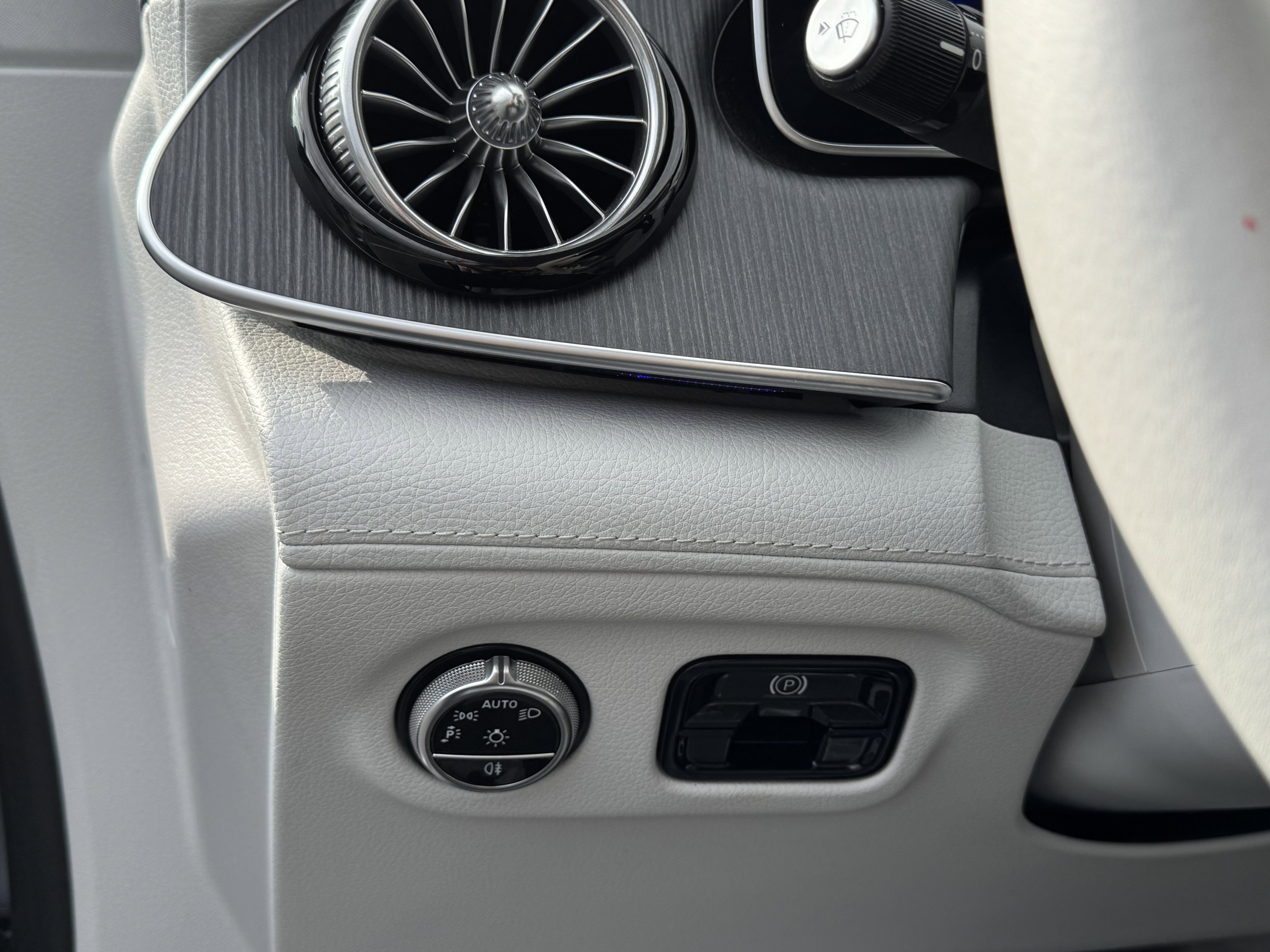 Used 2023 Mercedes-Benz EQE 350+ 4MATIC Sedan w/ Exclusive Trim Package image 22