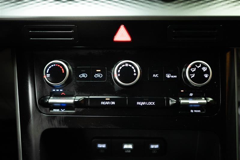 Used 2024 Kia Carnival LX image 21