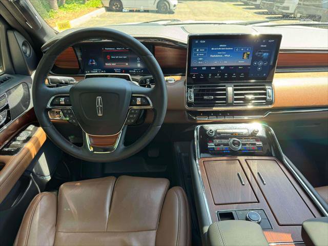 Certified 2024 Lincoln Navigator Reserve AWD/4WD image 18