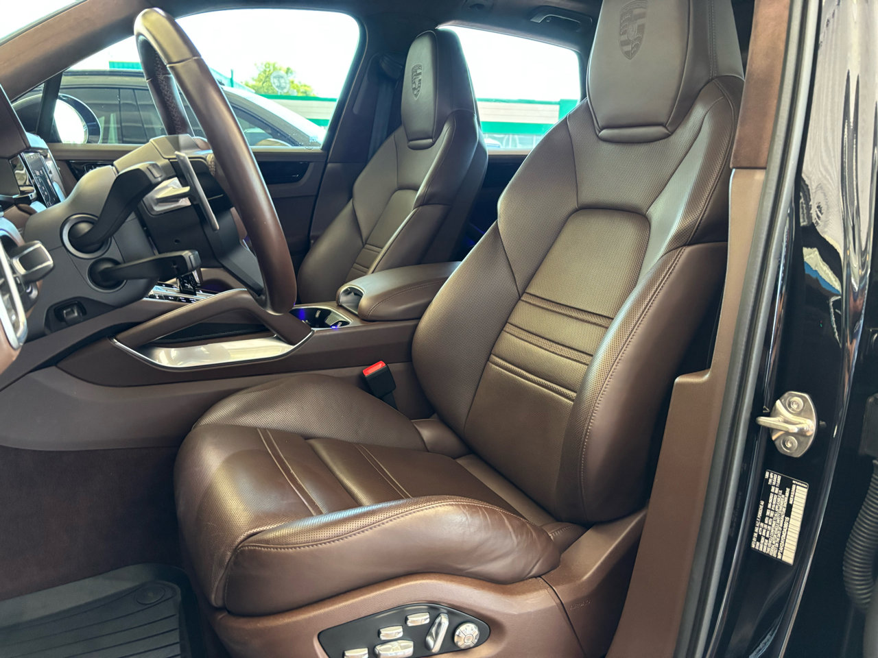 Used 2021 Porsche Cayenne Turbo S image 21