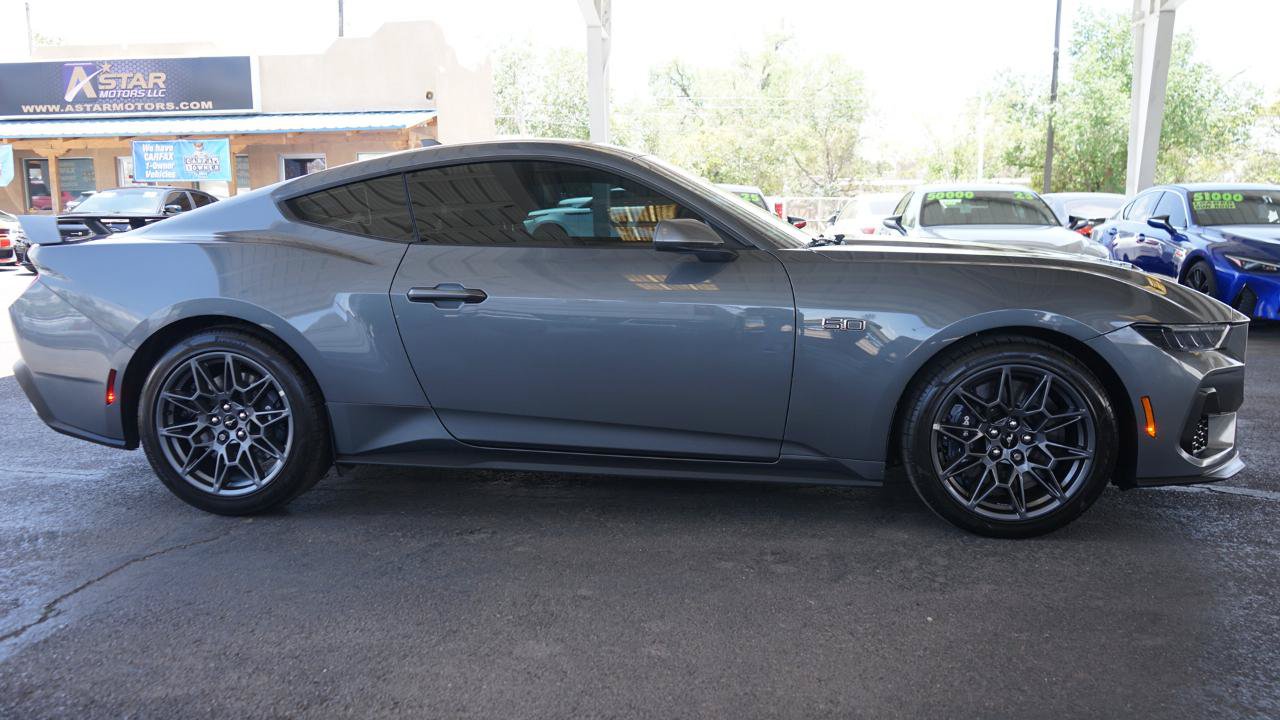 Used 2025 Ford Mustang GT Premium w/ GT Performance Package RWD image 2