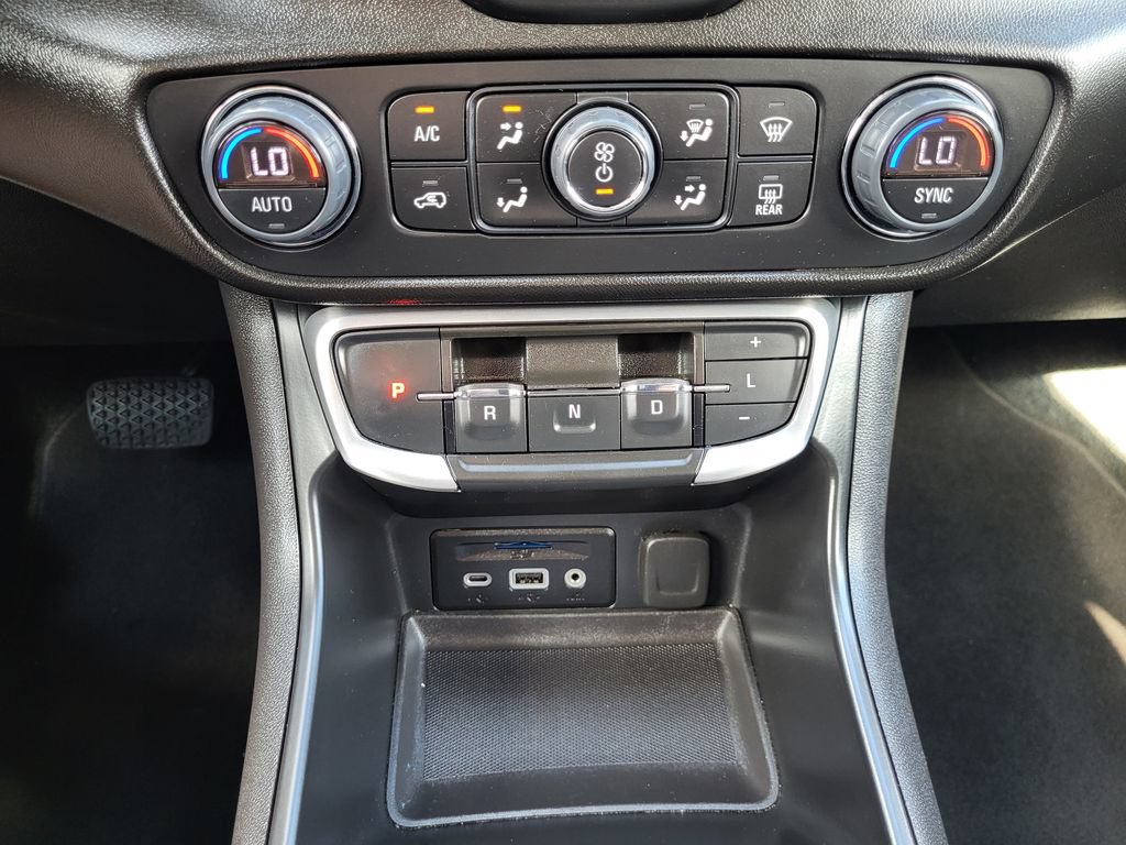 Used 2024 GMC Terrain SLT AWD/4WD image 15