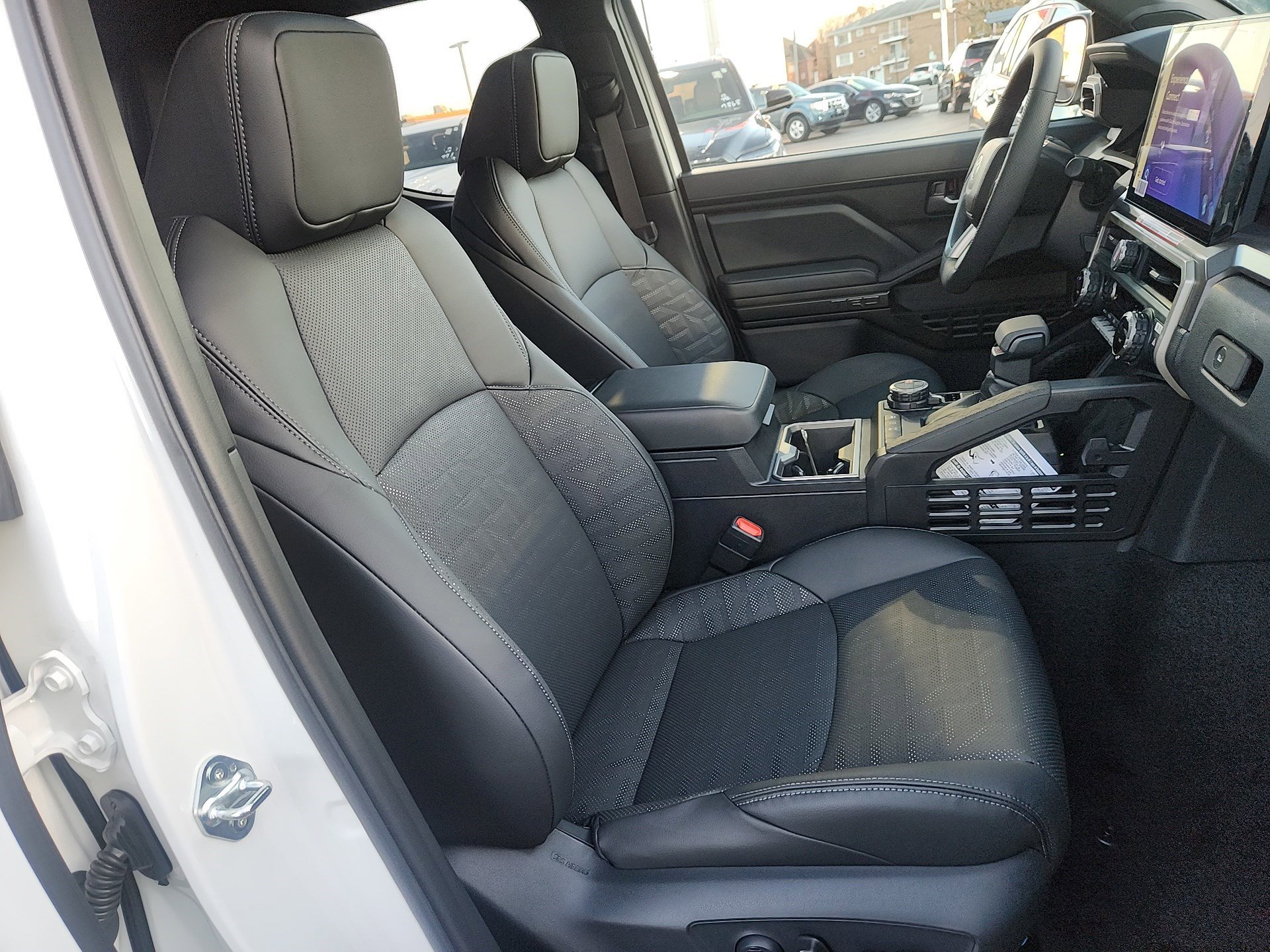Certified 2025 Toyota Tacoma TRD Off-Road w/ TRD Off Road Premium Package AWD/4WD image 31