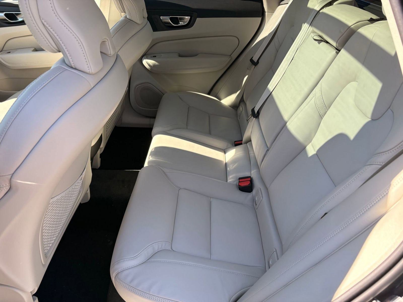 New 2026 Volvo XC60 B5 Ultra w/ Climate Package image 14