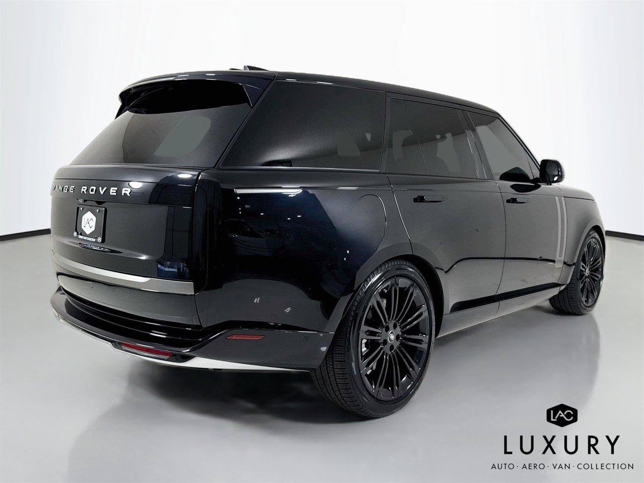 Used 2024 Land Rover Range Rover SE AWD/4WD image 6