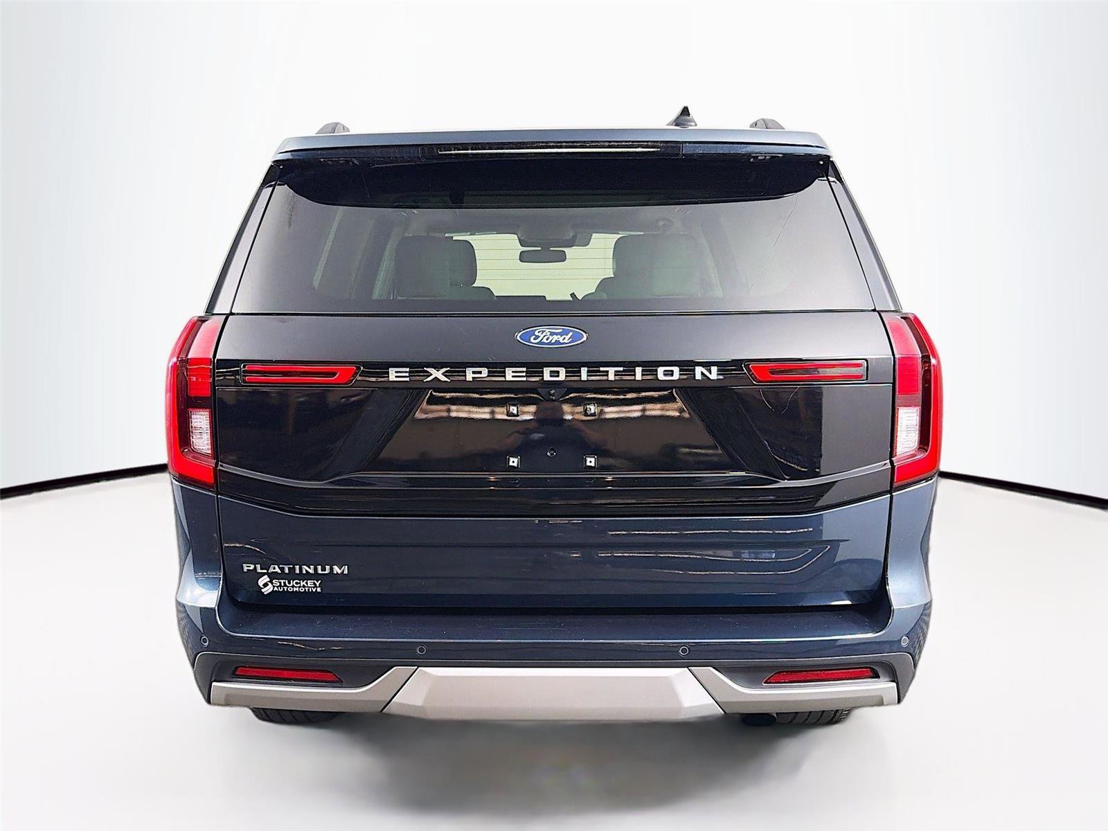 Used 2025 Ford Expedition Platinum w/ Driver's Package AWD/4WD image 6