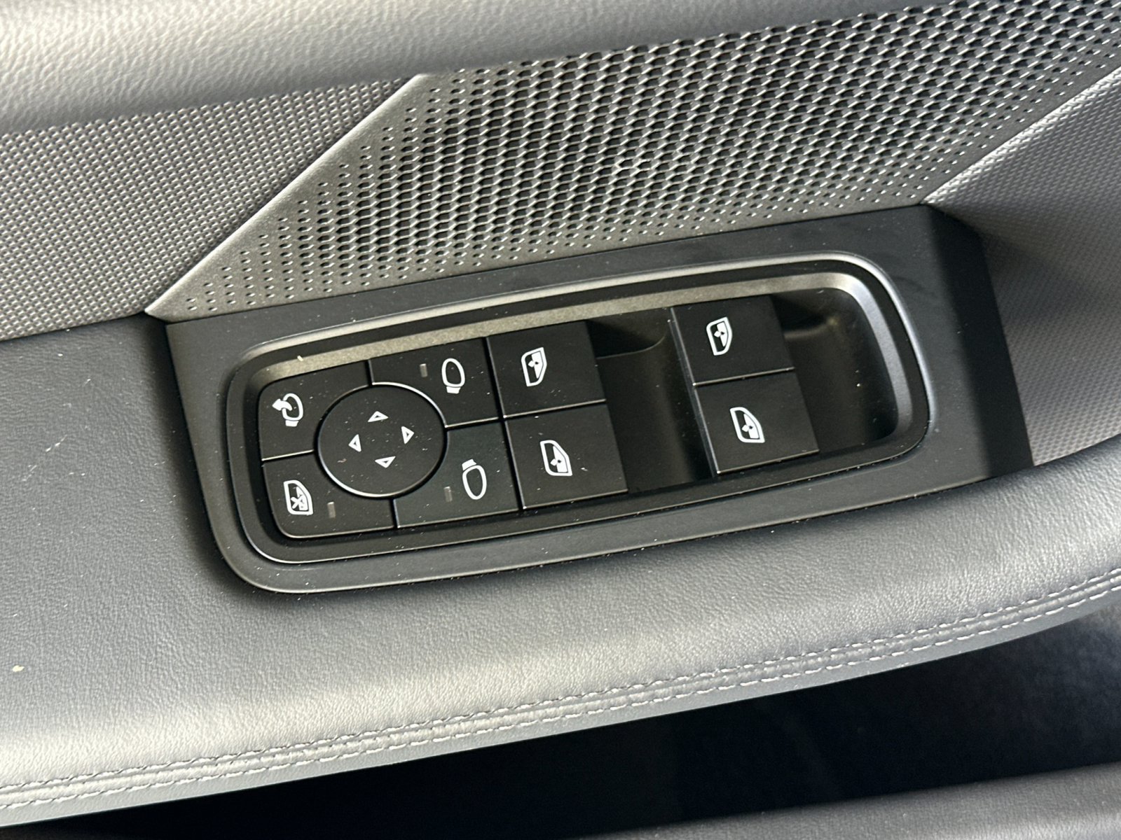 New 2026 Porsche Taycan AWD/4WD image 13